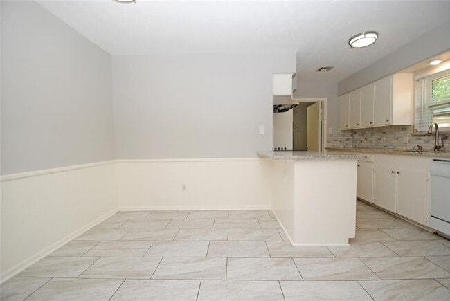 Building Photo - 10038 Briarwild Ln