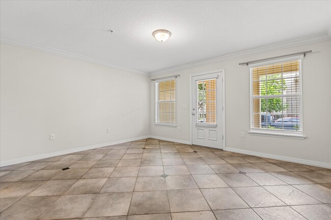 Building Photo - 2046 Prospect Ave