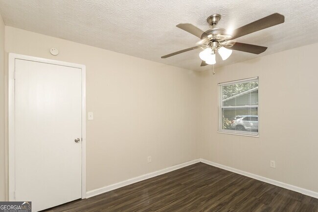 Building Photo - 599 Plainville Dr SW