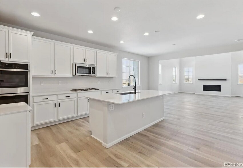 Shared kitchen - 8916 Snake River St