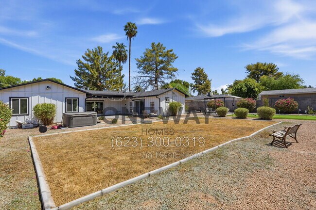 Building Photo - 4027 E Lewis Ave
