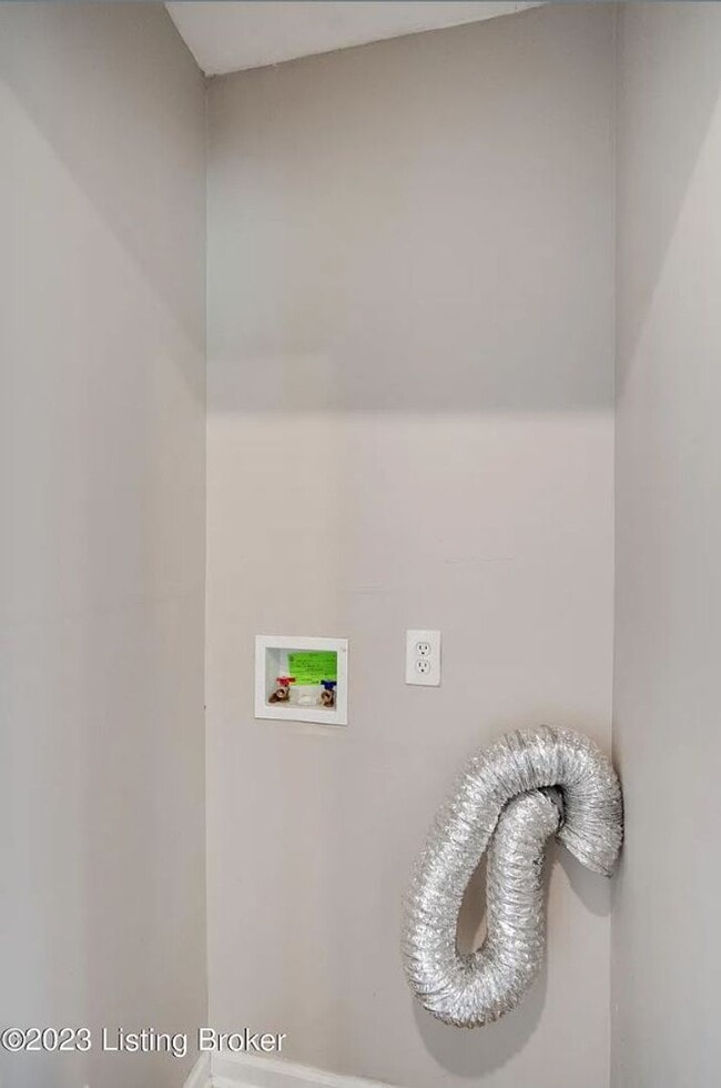 Building Photo - ? Stunning 4 Bedroom, 1 Bathroom Home on Preston ?