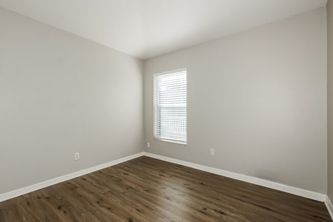 Building Photo - 18036 Birdwater Dr