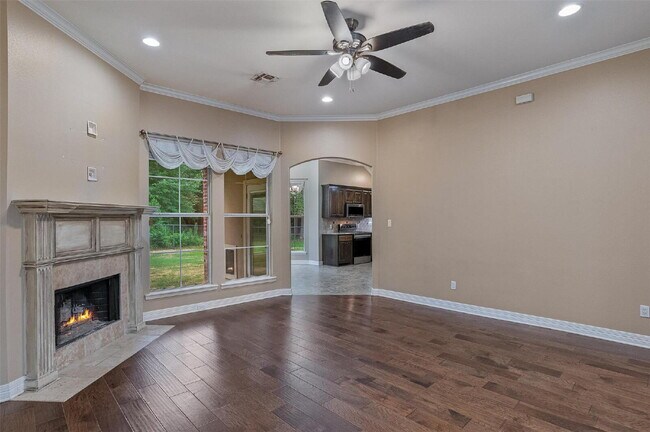 Building Photo - 133 Lone Oak Dr