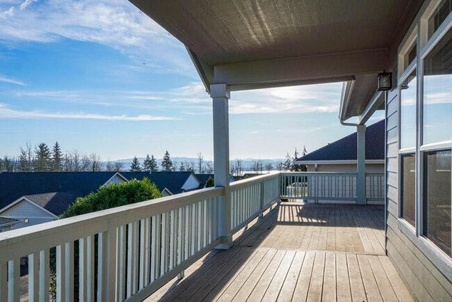 Building Photo - BEAUTIFUL VIEWS of MT. HOOD