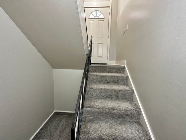 Building Photo - Townhome near Pawnee and Meridian