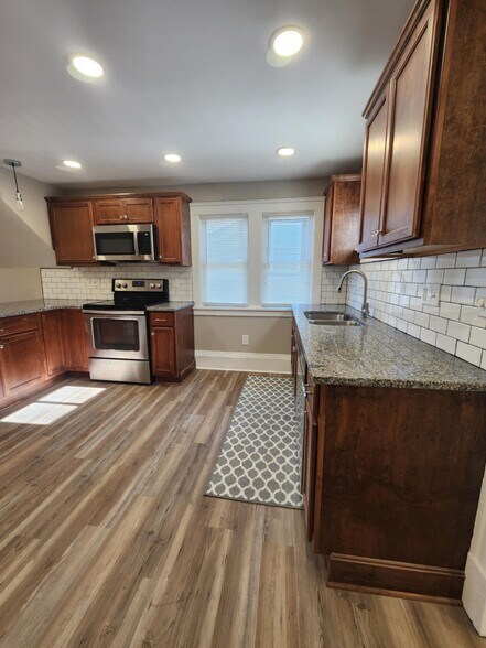 Building Photo - 1301 Buhrer Ave