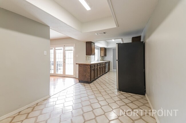 Building Photo - 4BR/2BA | Updated Single Family Home | 2-Car Garage Parking | Gated backyard