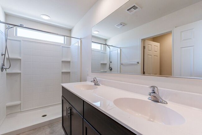 Building Photo - Discover the perfect blend of comfort and ...