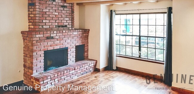 Building Photo - 4 br, 3.5 bath House - 111 Jade Avenue