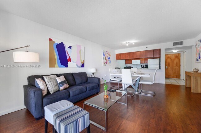Building Photo - 1200 Brickell Bay Dr