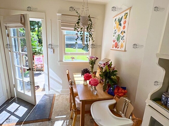 Building Photo - Single Story 2BD/1BA Home Minutes to the B...