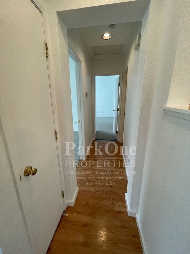 Building Photo - Great Townhouse in Livermore Available Now!