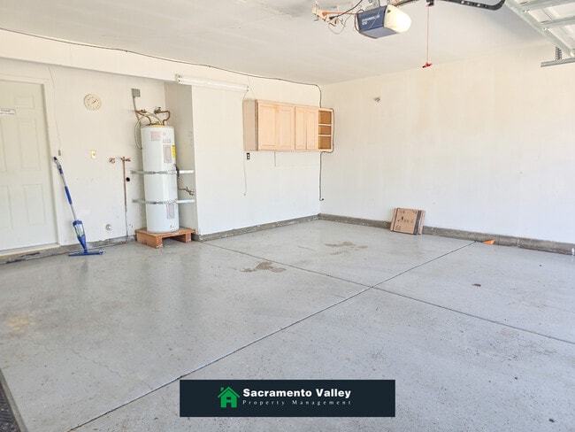 Building Photo - 8440 Sierra Sunset Dr
