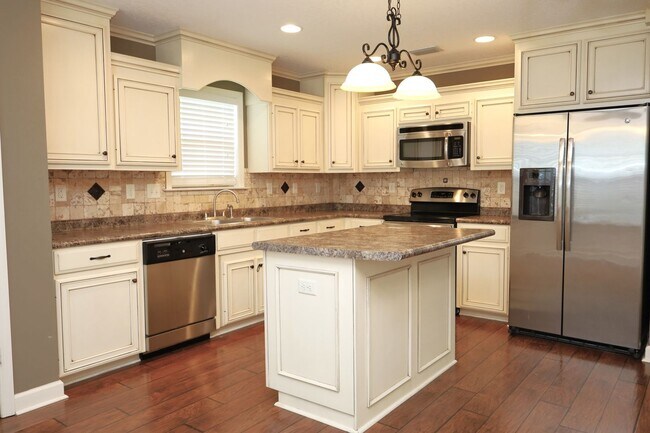 Building Photo - 4105 Silver Glenn