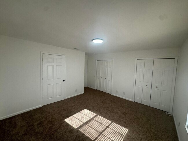 Building Photo - 1046 Goldenrod Rd