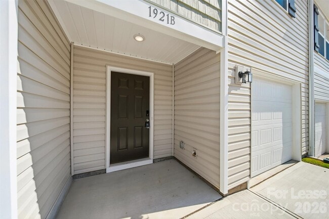 Building Photo - 1921 Tranquility Cir