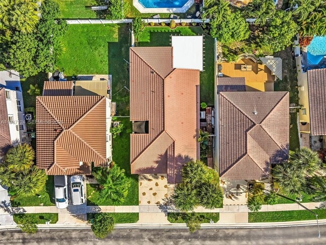 Building Photo - 357 NW 154 Ave