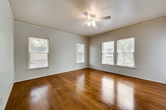 Building Photo - 4208-10 Normandy AVE