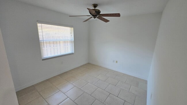 Building Photo - 4705 Violet Ave