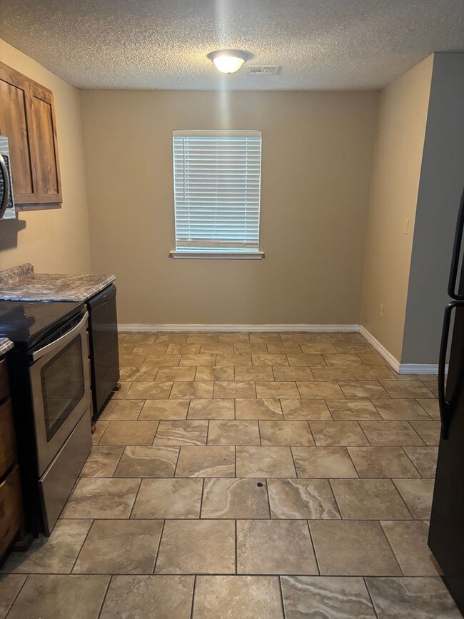 Building Photo - 2 Bedroom House in Pryor