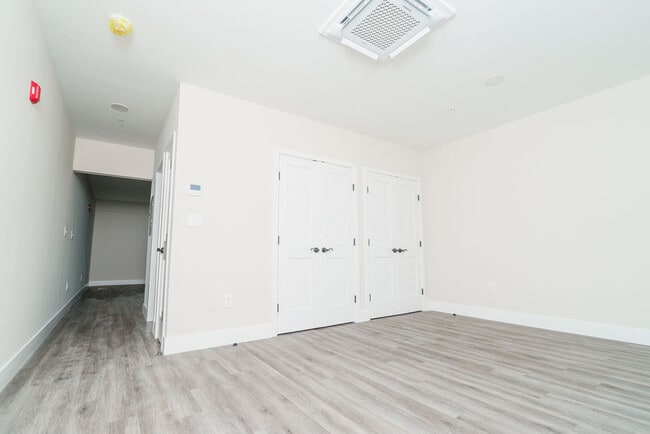 Building Photo - Riverwalk Apartments