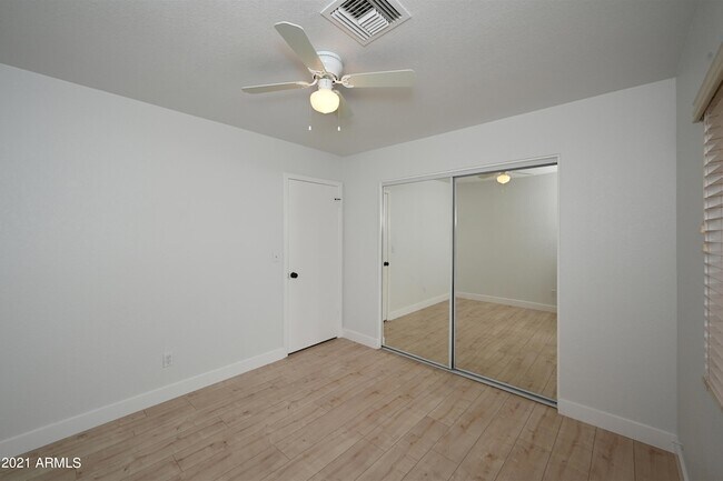 Building Photo - 7301 W Canterbury Dr