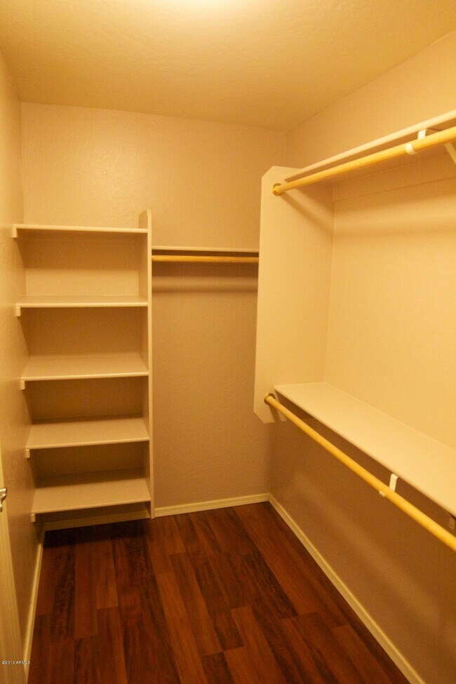Building Photo - 2732 E Canyon Creek Dr