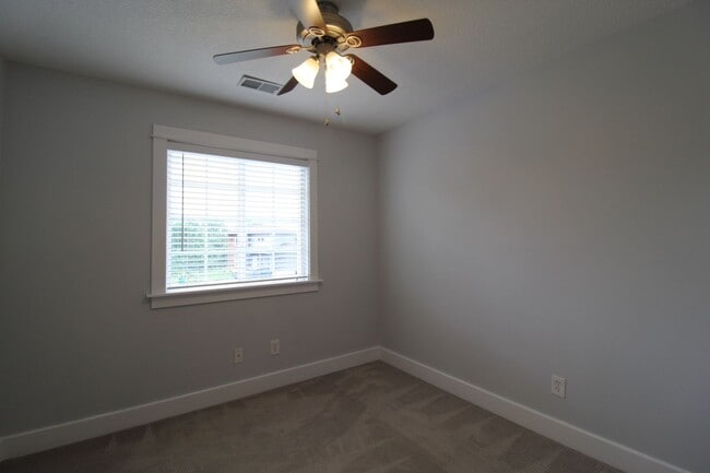 Building Photo - 3 Bedroom 2.5 Bath In Kansas City, Kansas