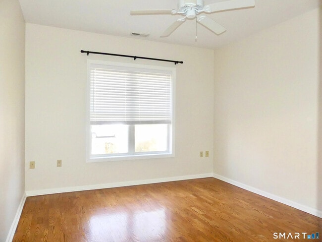 Building Photo - 105 Richards Ave