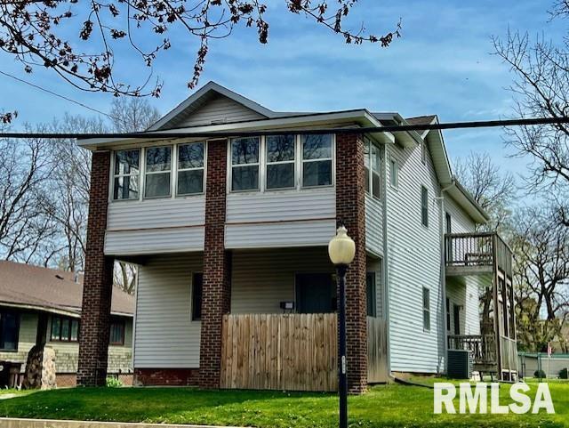 Primary Photo - 902 N Sheridan Rd