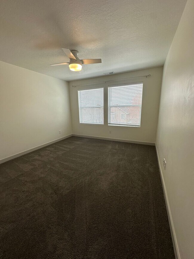 Building Photo - GORGEOUS Bountiful Home!!!