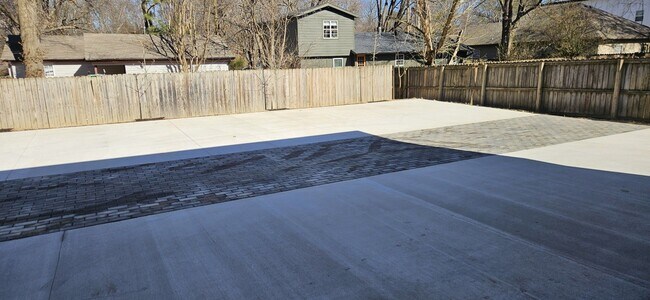 Building Photo - 1378 W Mt Comfort Rd