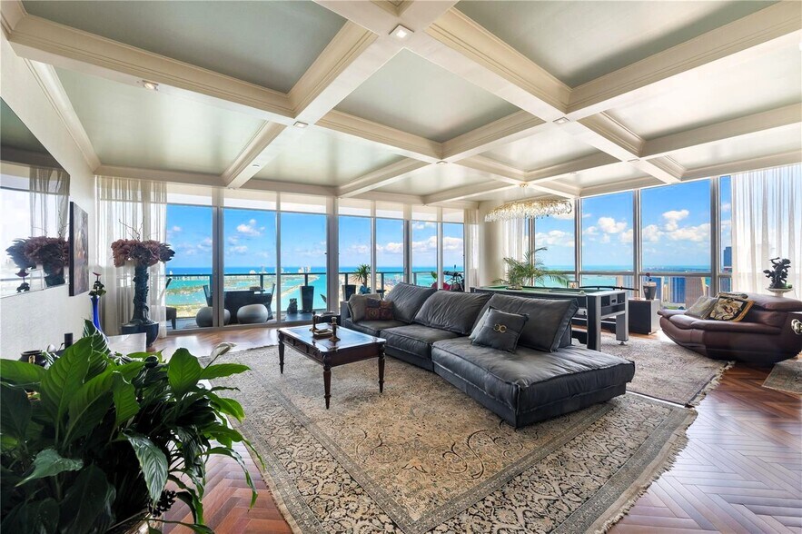 Building Photo - 1100 Biscayne Blvd