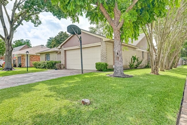 Building Photo - 16355 Sierra Grande Dr