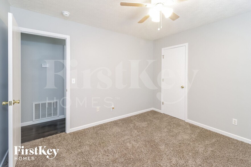 Building Photo - 421 Martin Ave