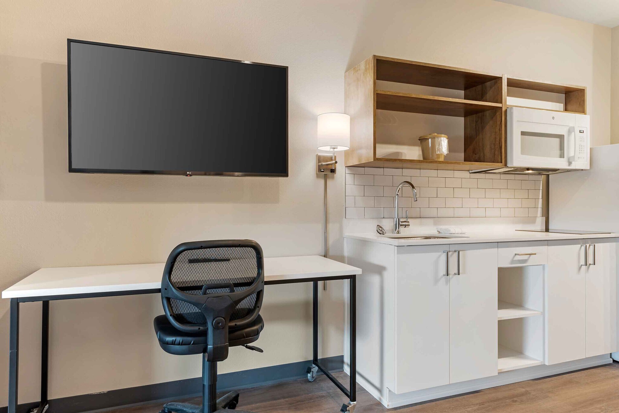 Building Photo - Furnished Studio-Temple