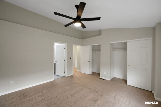 Building Photo - Spacious Townhome in Aurora
