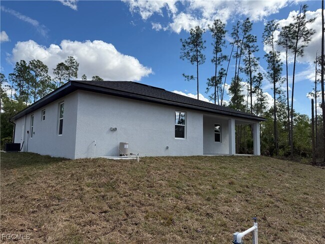 Building Photo - 106 Moore Ave