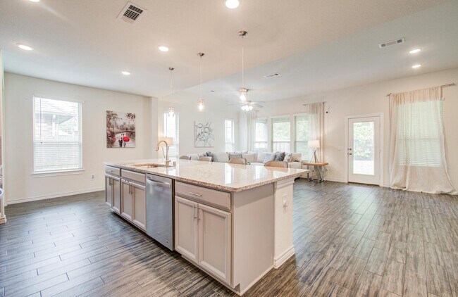 Building Photo - 27817 Ellie Oak Ln