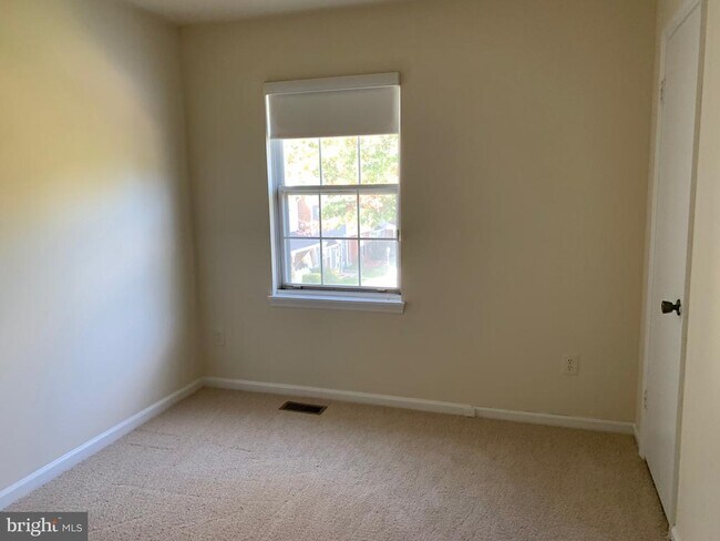 Building Photo - 8200 Aspen Glen Ct