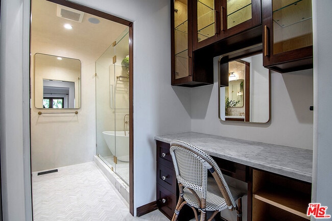 Building Photo - 3475 N Knoll Dr