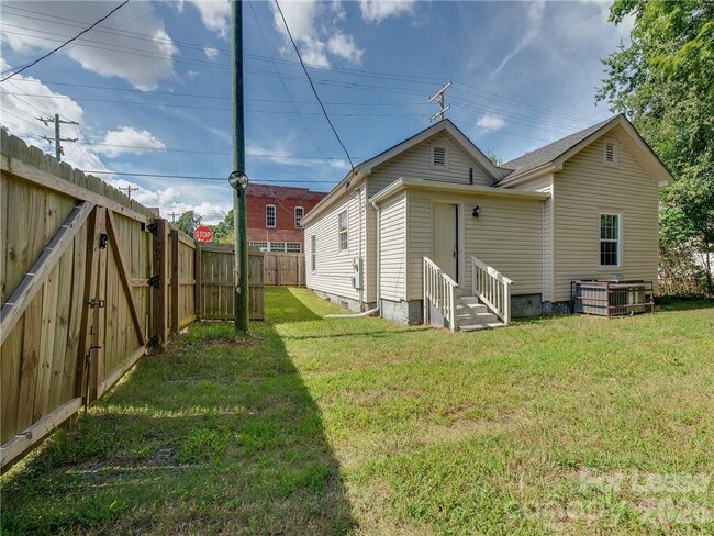 Building Photo - 1100 Pegram St