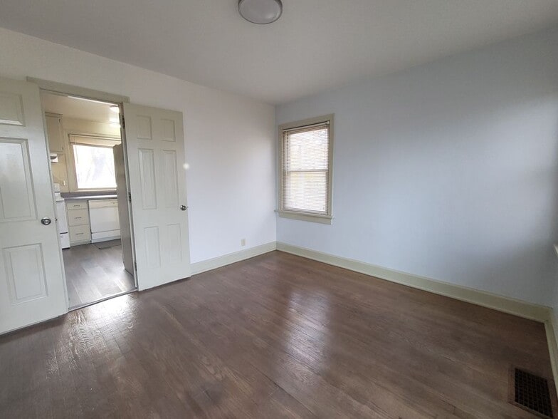 Building Photo - 1731 Deckner Ave