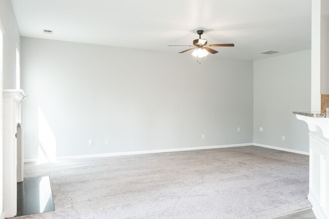 Building Photo - 2624 Leland Dr