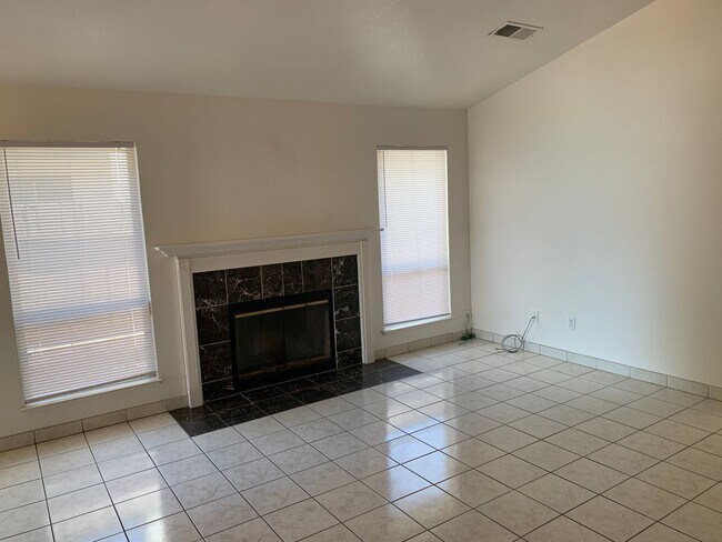 Building Photo - Love where you live - 2 weeks free rent! Beautiful home in Turlock