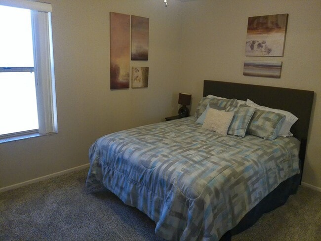 Building Photo - Seasonal  available Sept 1, 2025 to April 30,2026