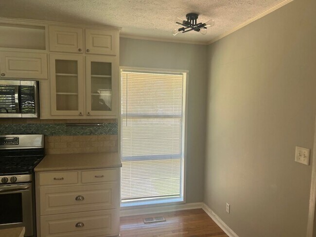Building Photo - New On the Market!