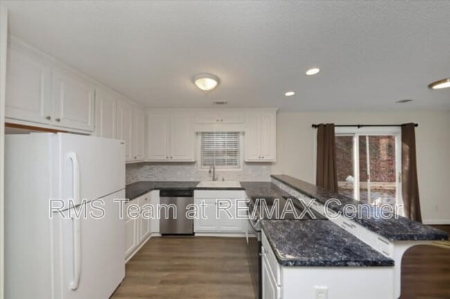 Building Photo - 2515 Lakeview Trail