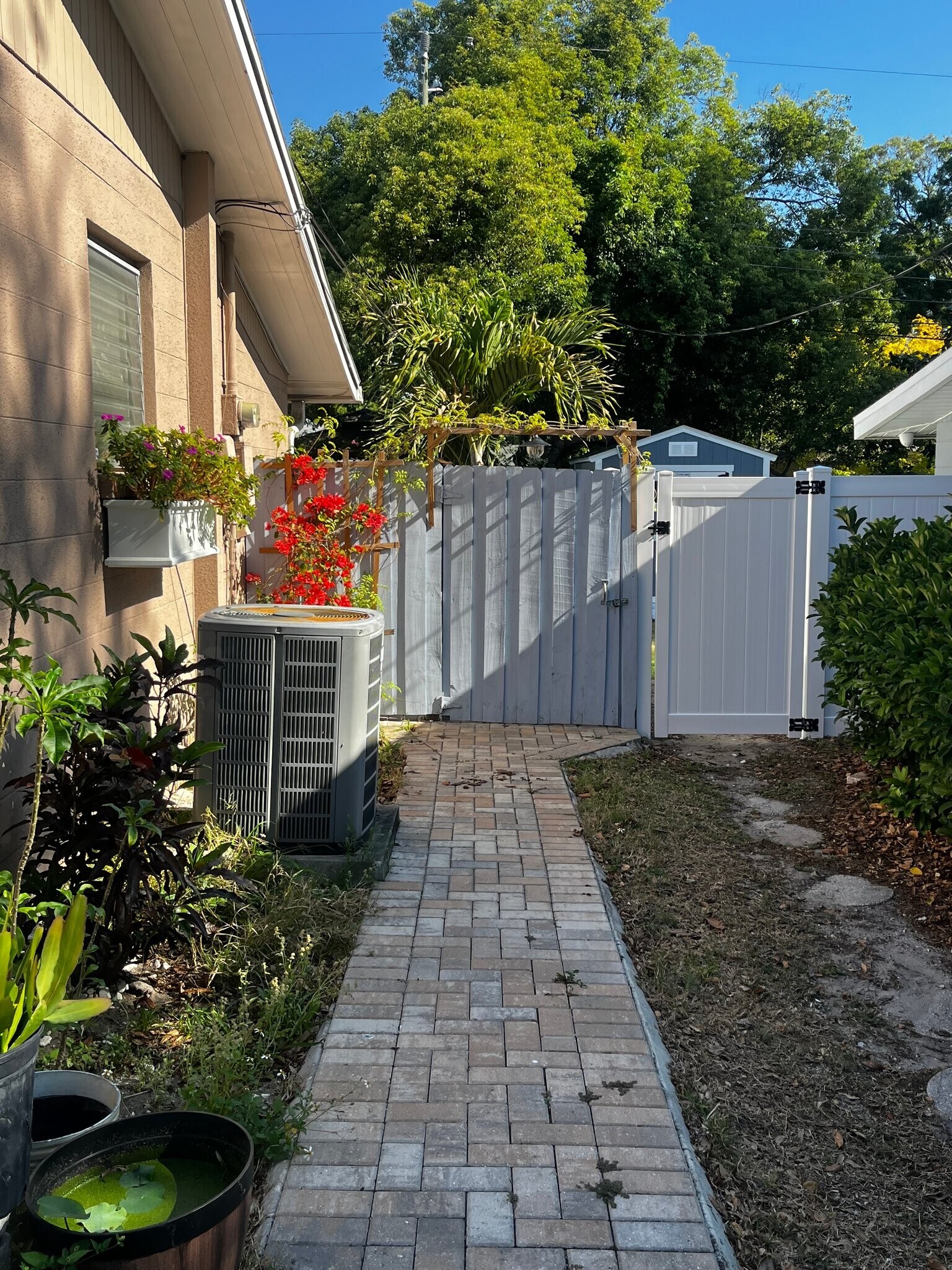 Building Photo - 310 15th Ave SW